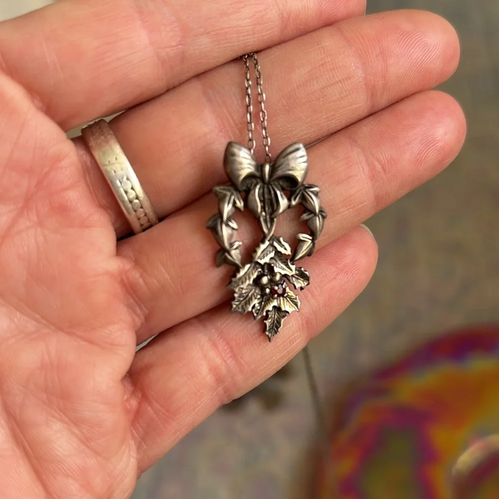 Vintage 1982 Sterling silver Franklin Mint “The Love So True” Ruby Bow Pendant - Picture 10 of 11